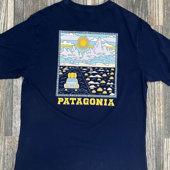 🔥 PATAGONIA Summit Road Graphic Tee Regular Fit -Navy Blue- Men Sz M - EXCELLEN - Picture 2 of 7